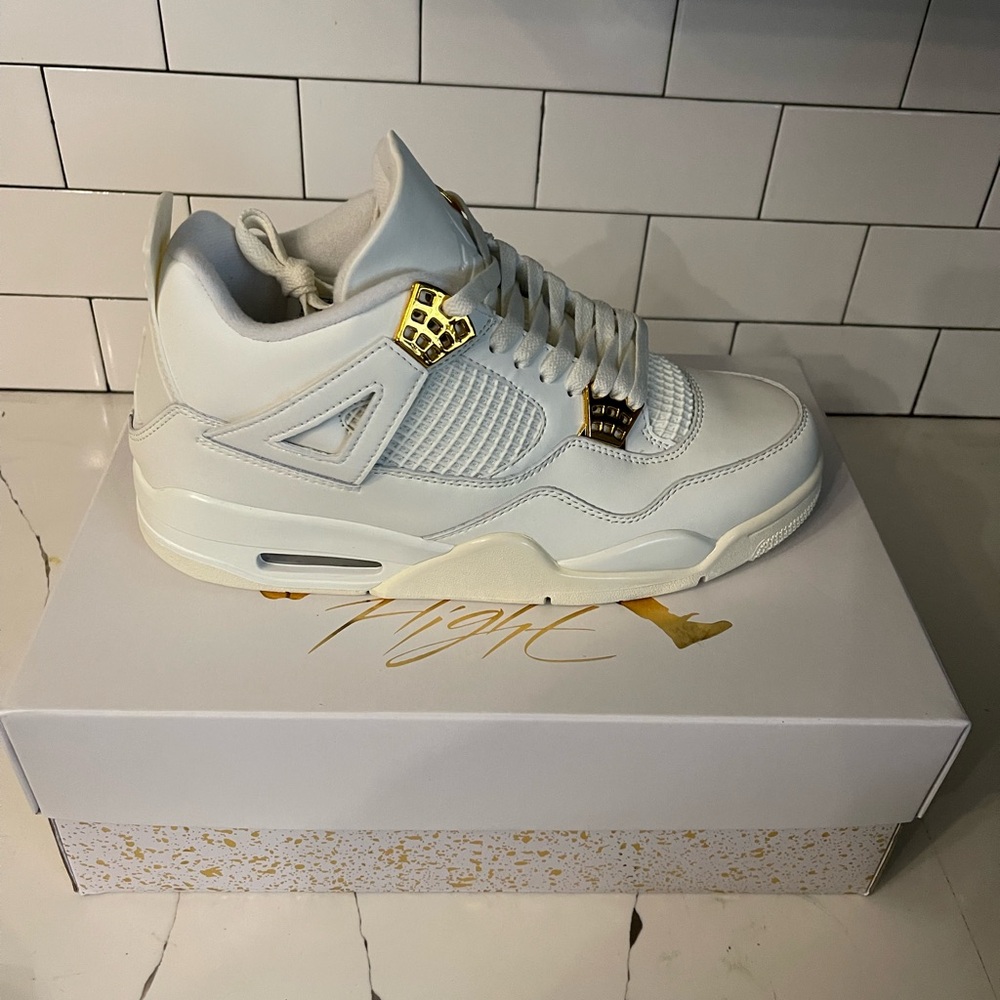 Men’s Jordan Retro 4 Metallic Gold Size 10.5.